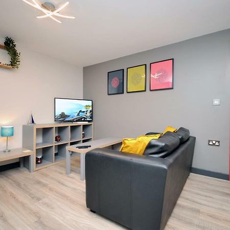 Stone'S Throw City Centre - Tv In Every Bedroom! 斯旺西 外观 照片