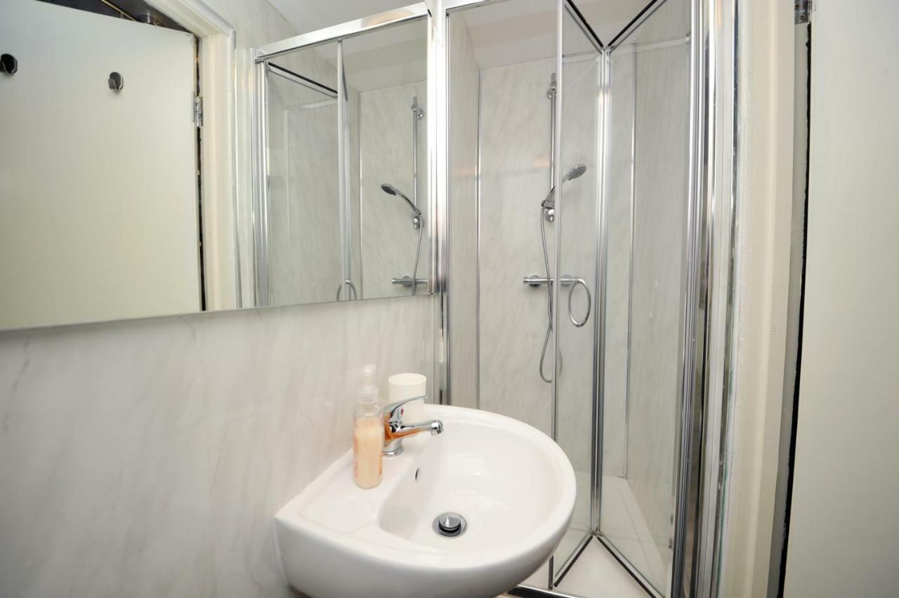 Stone'S Throw City Centre - Tv In Every Bedroom! 斯旺西 外观 照片