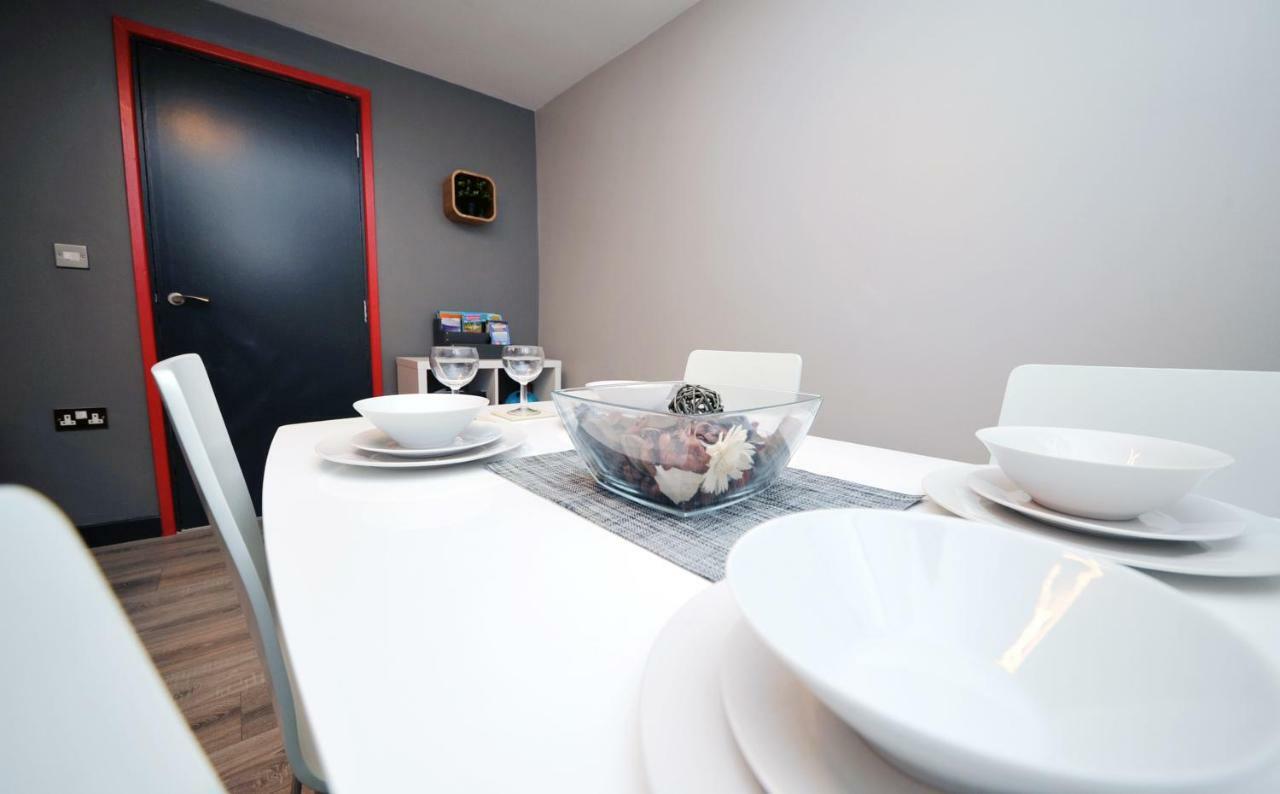 Stone'S Throw City Centre - Tv In Every Bedroom! 斯旺西 外观 照片