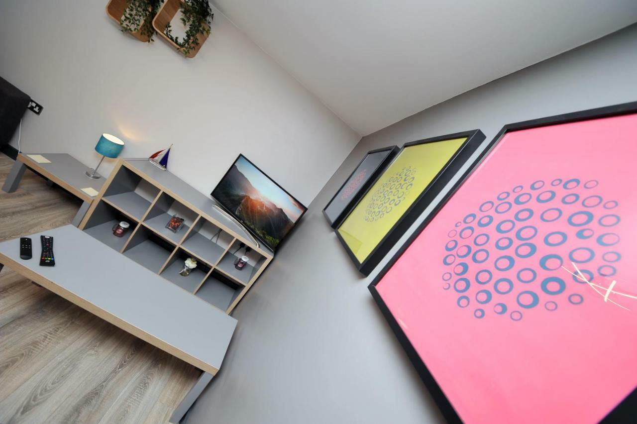 Stone'S Throw City Centre - Tv In Every Bedroom! 斯旺西 外观 照片