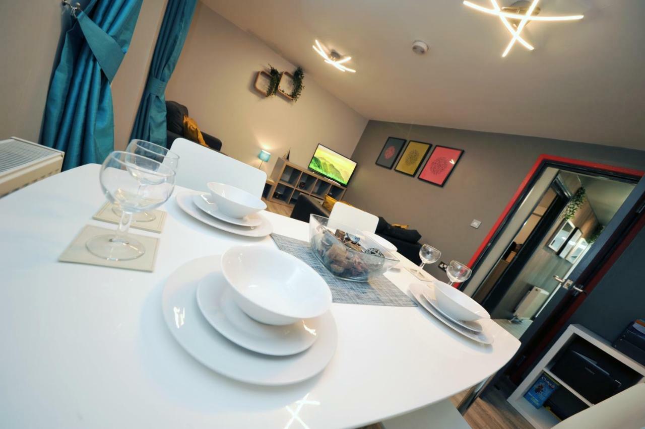Stone'S Throw City Centre - Tv In Every Bedroom! 斯旺西 外观 照片